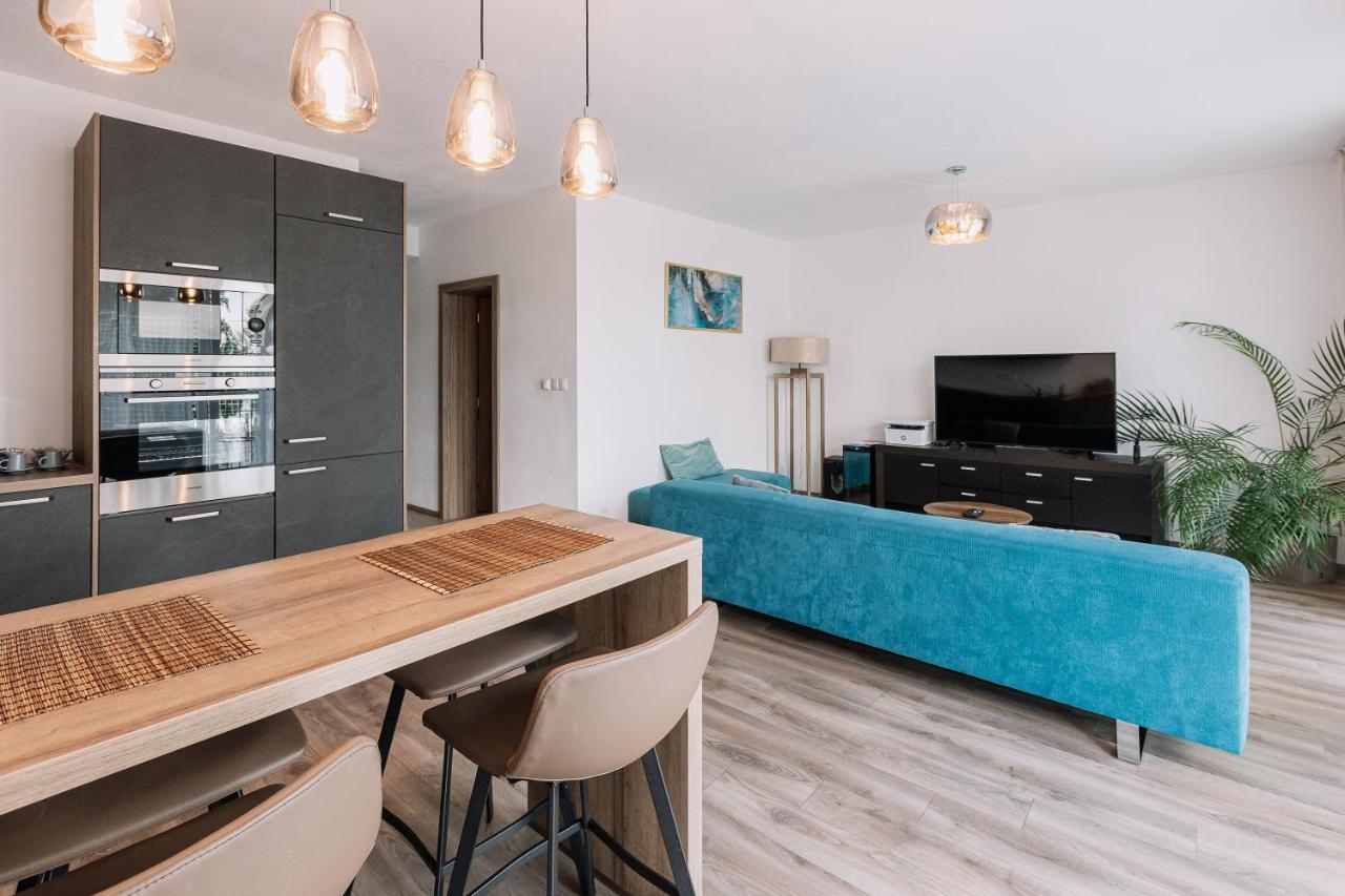 Revon Business Apartment Senec Buitenkant foto